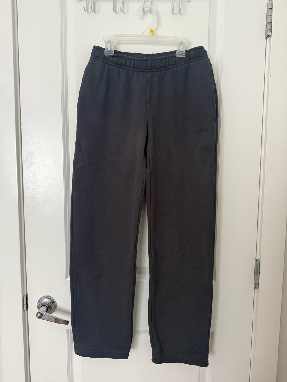 Aritzia Women’s Dark Gray Mega Straight Sweatpants